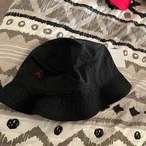 Jordan bucket hat new m/l